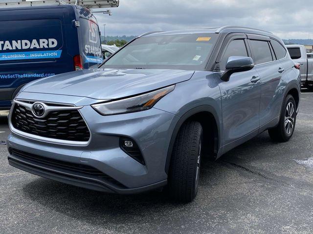 used 2022 Toyota Highlander car, priced at $32,280