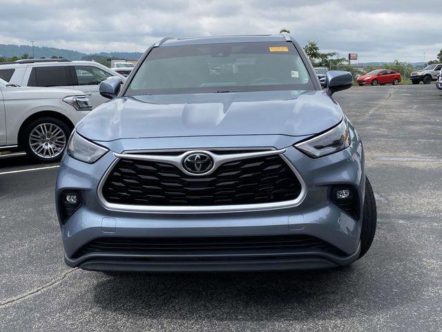 used 2022 Toyota Highlander car, priced at $32,280