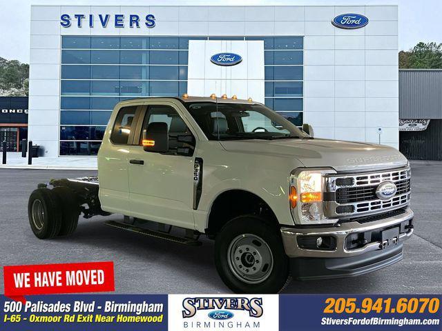 new 2025 Ford F-350 car, priced at $61,220