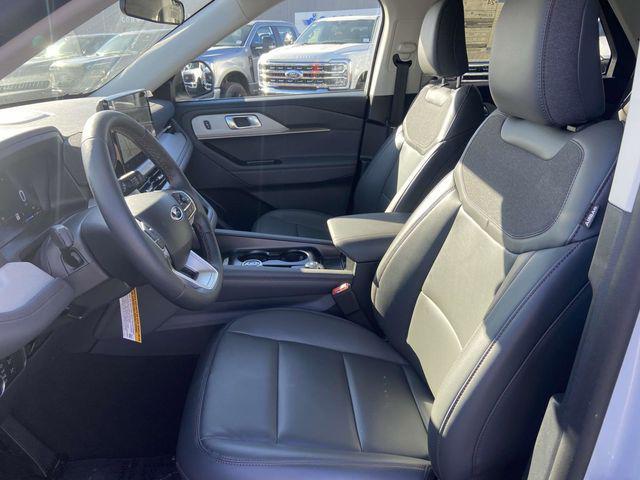 new 2025 Ford Explorer car, priced at $41,620