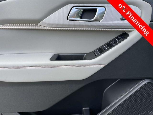new 2025 Ford Explorer car, priced at $40,727