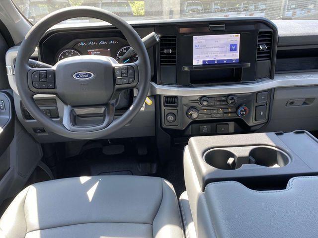 new 2025 Ford F-250 car, priced at $52,060