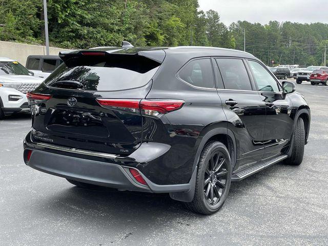 used 2022 Toyota Highlander car, priced at $34,999