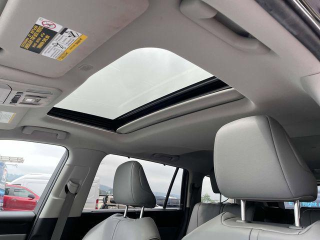used 2022 Toyota Highlander car, priced at $34,999
