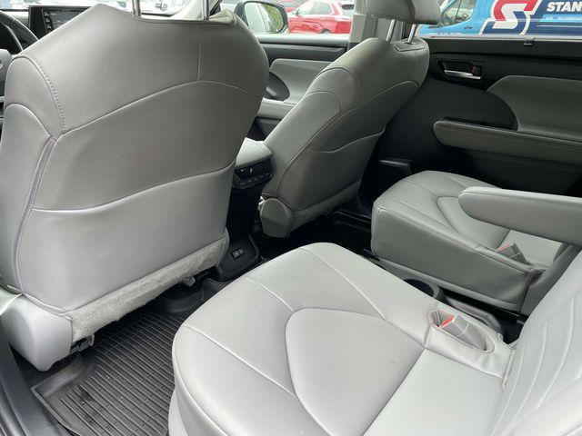 used 2022 Toyota Highlander car, priced at $34,999