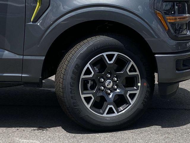 new 2025 Ford F-150 car, priced at $42,576