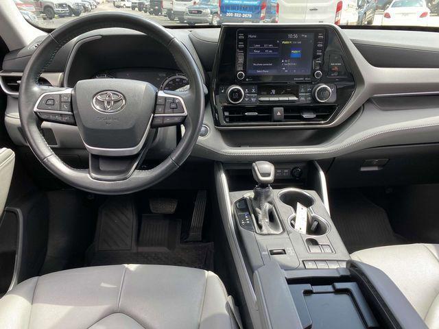 used 2022 Toyota Highlander car, priced at $31,999