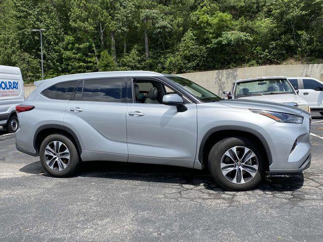 used 2022 Toyota Highlander car, priced at $31,999