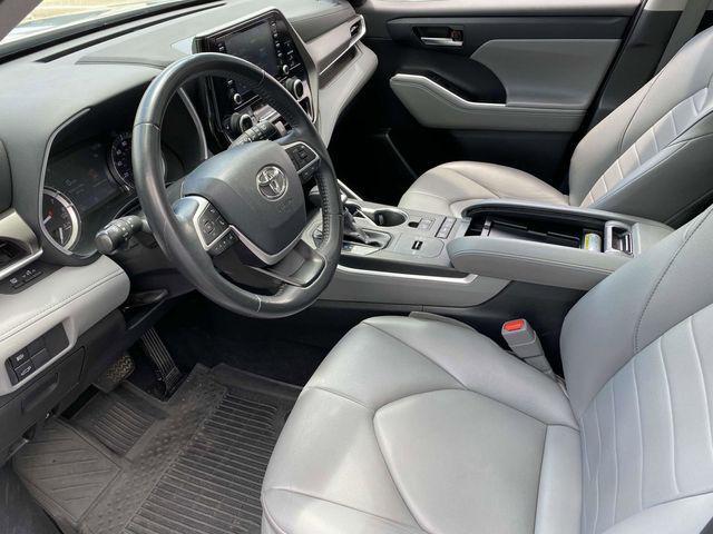 used 2022 Toyota Highlander car, priced at $31,999