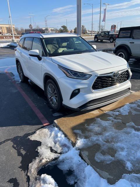 used 2021 Toyota Highlander car, priced at $37,989