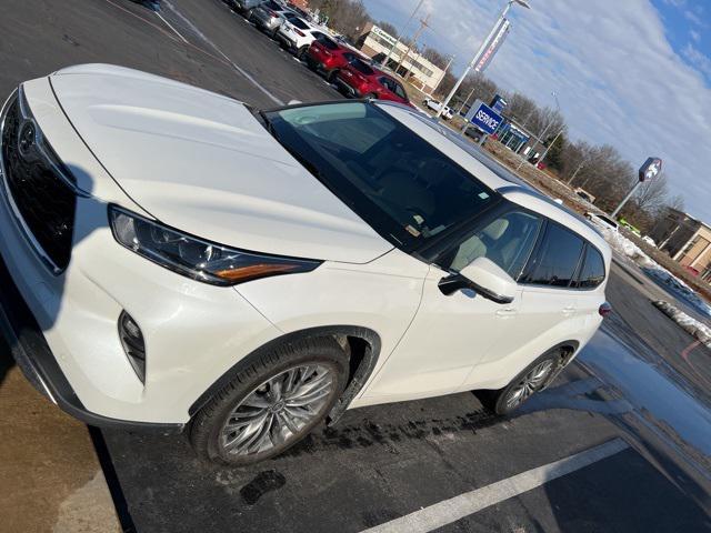 used 2021 Toyota Highlander car, priced at $37,989