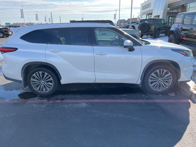 used 2021 Toyota Highlander car, priced at $37,989