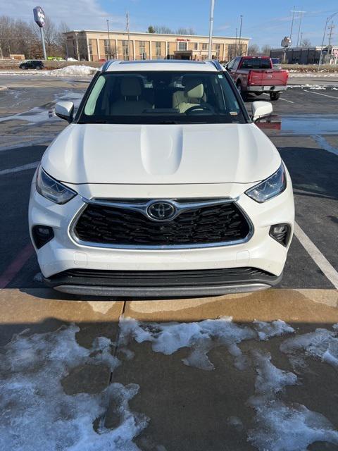 used 2021 Toyota Highlander car, priced at $37,989