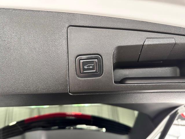 used 2022 Cadillac XT5 car, priced at $30,370