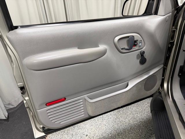 used 1999 Chevrolet Suburban car, priced at $14,995