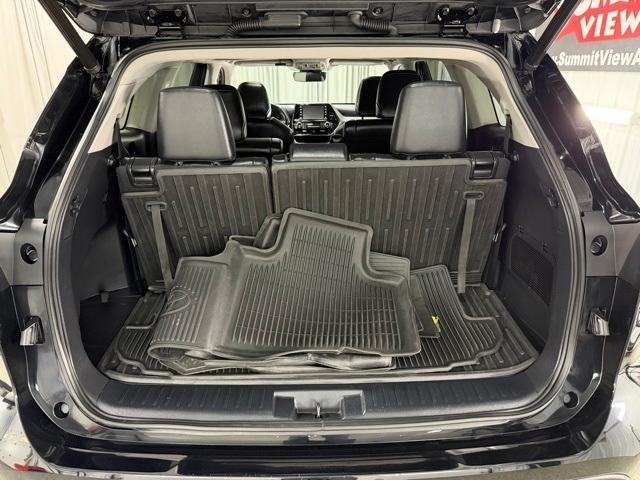 used 2022 Toyota Highlander car, priced at $33,648