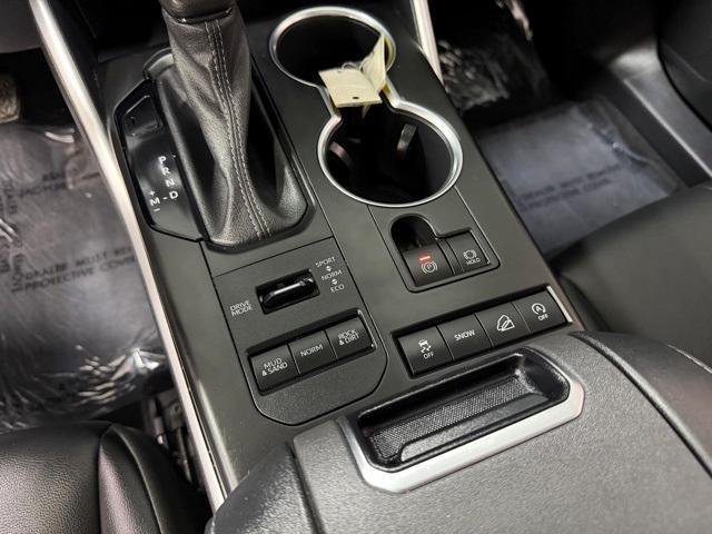 used 2022 Toyota Highlander car, priced at $33,648