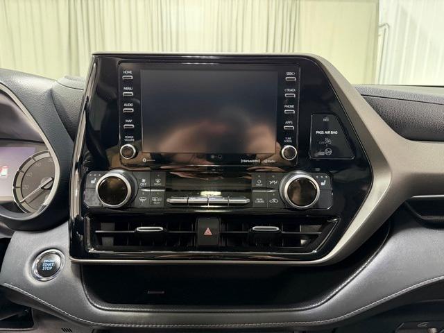used 2022 Toyota Highlander car, priced at $33,648