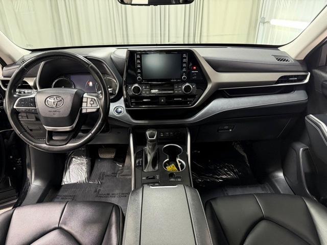 used 2022 Toyota Highlander car, priced at $33,648