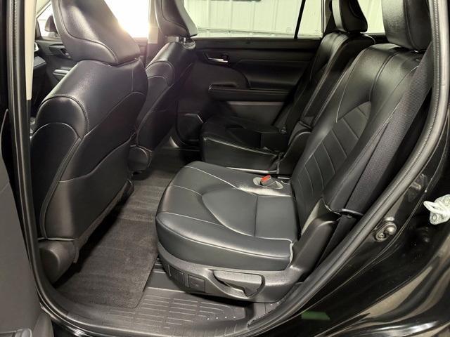 used 2022 Toyota Highlander car, priced at $33,648