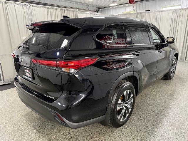 used 2022 Toyota Highlander car, priced at $33,648