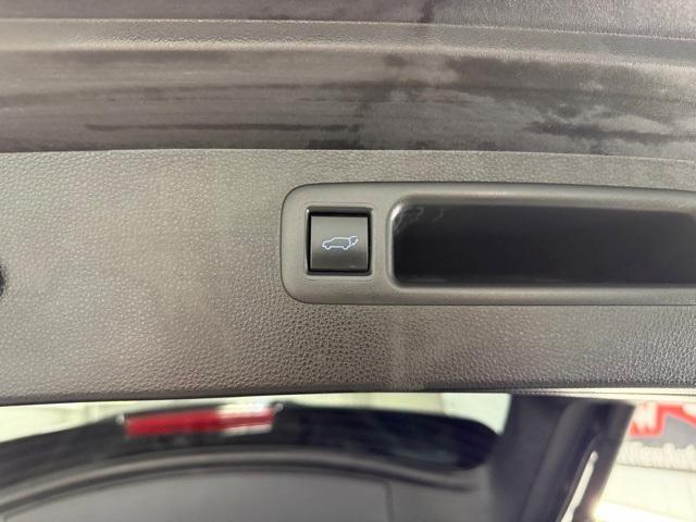 used 2022 Toyota Highlander car, priced at $33,648