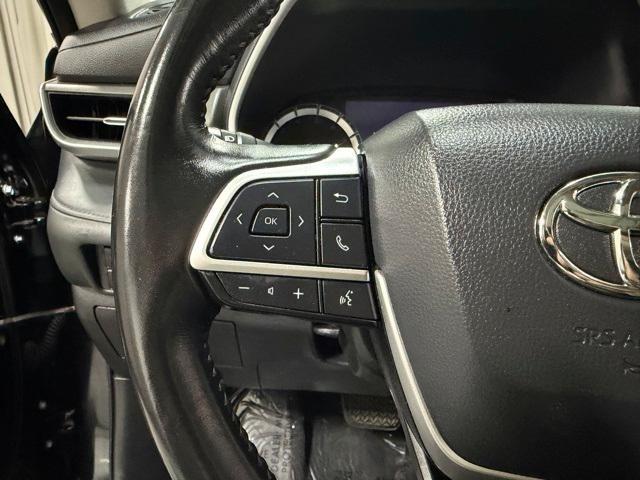 used 2022 Toyota Highlander car, priced at $33,648