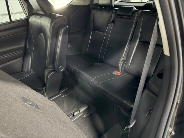 used 2022 Toyota Highlander car, priced at $33,648