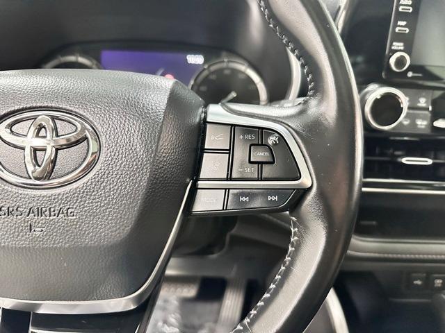 used 2020 Toyota Highlander car, priced at $29,288