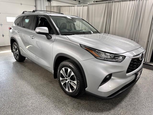 used 2020 Toyota Highlander car, priced at $29,288