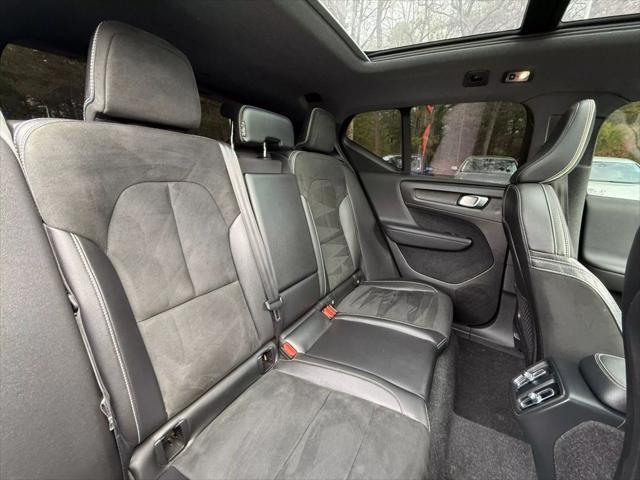 used 2021 Volvo XC40 car, priced at $20,321