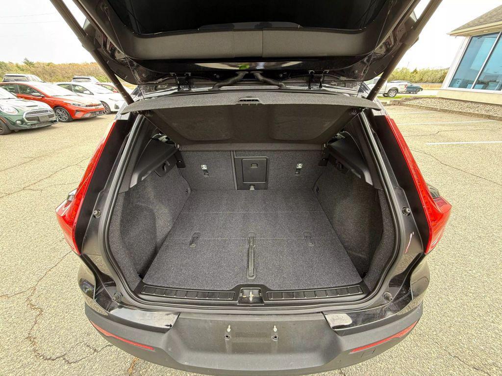 used 2021 Volvo XC40 car, priced at $19,597