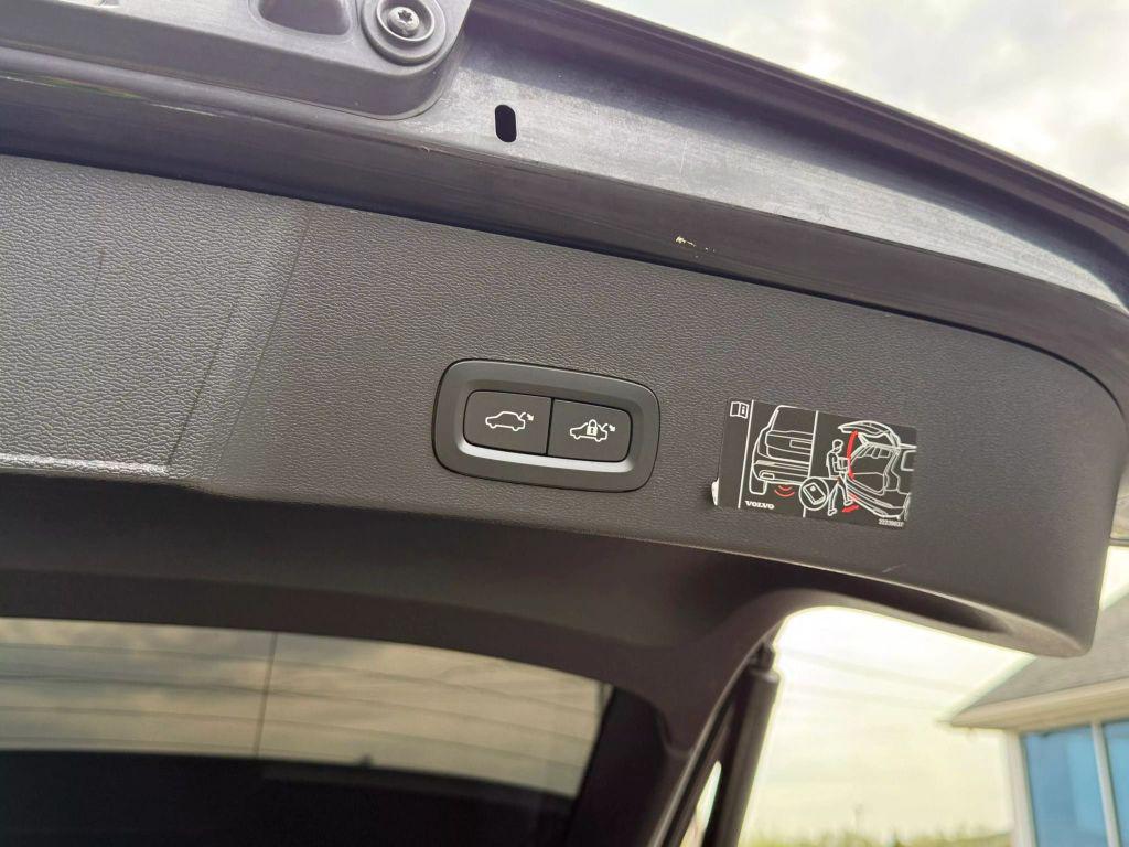 used 2021 Volvo XC40 car, priced at $19,597