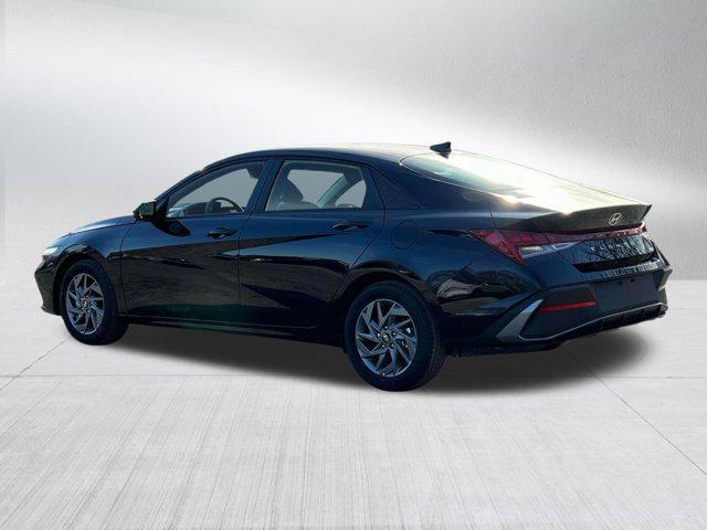 new 2025 Hyundai Elantra HEV car, priced at $25,039