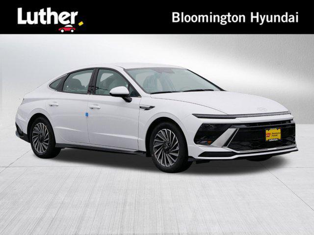 new 2025 Hyundai Sonata Hybrid car, priced at $31,571