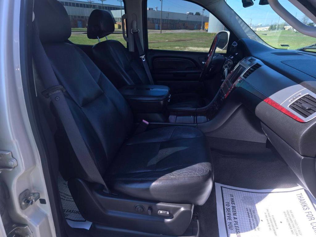 used 2007 Cadillac Escalade EXT car, priced at $14,999