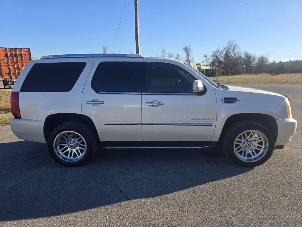 used 2007 Cadillac Escalade car, priced at $9,723