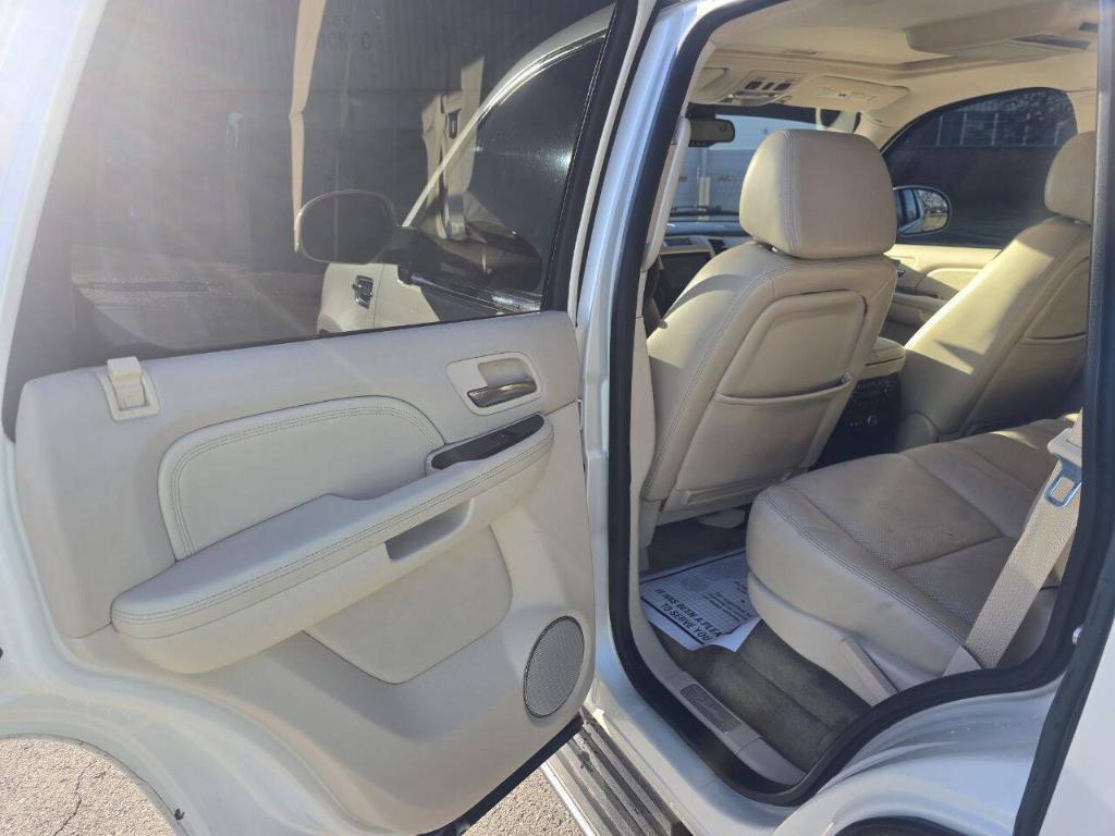 used 2007 Cadillac Escalade car, priced at $9,723