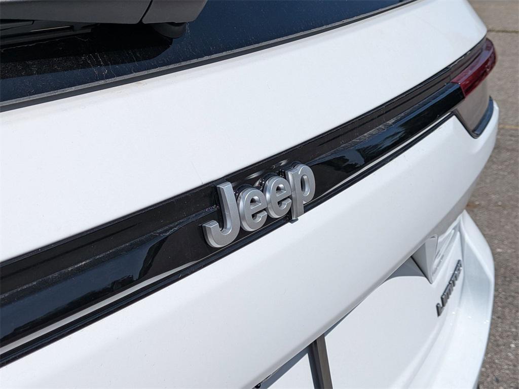 new 2025 Jeep Grand Cherokee car, priced at $43,497