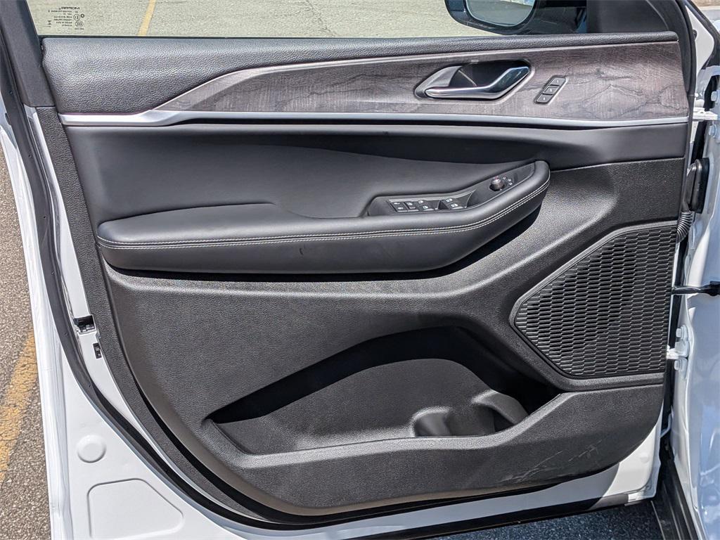 new 2025 Jeep Grand Cherokee car, priced at $43,497