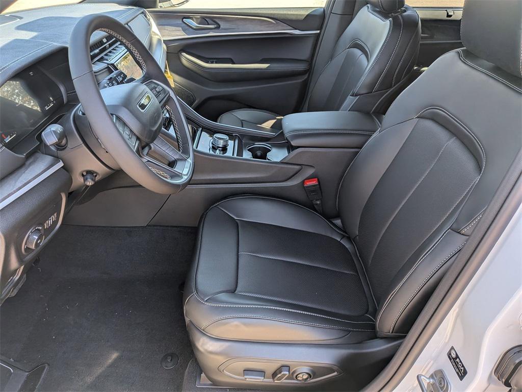 new 2025 Jeep Grand Cherokee car, priced at $43,497
