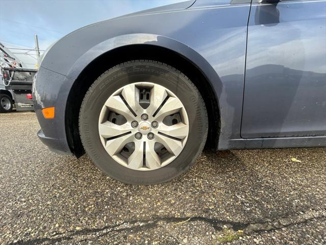 used 2013 Chevrolet Cruze car, priced at $6,500