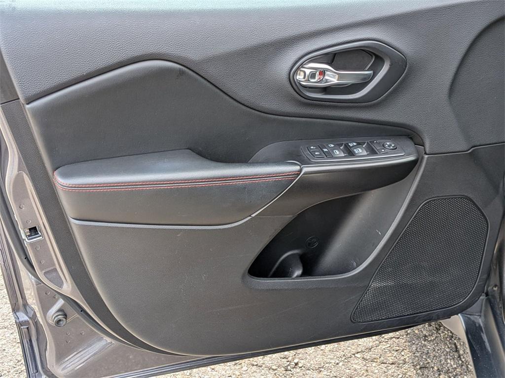 used 2019 Jeep Cherokee car, priced at $18,589