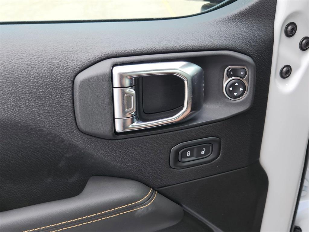 new 2025 Jeep Gladiator car, priced at $48,077