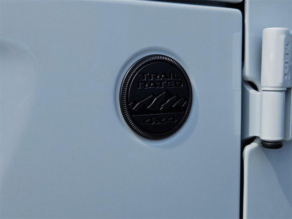 new 2025 Jeep Gladiator car, priced at $48,077