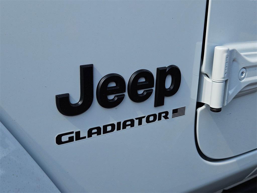 new 2025 Jeep Gladiator car, priced at $48,077