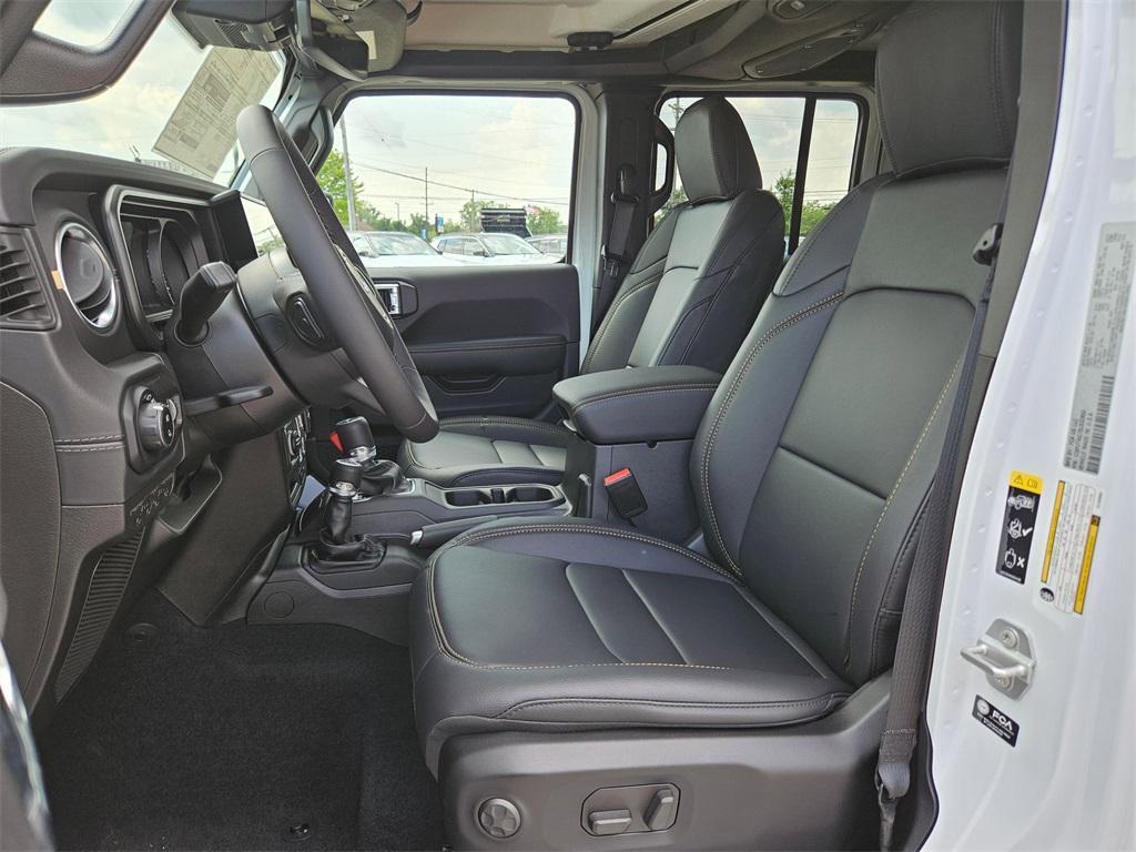 new 2025 Jeep Gladiator car, priced at $48,077