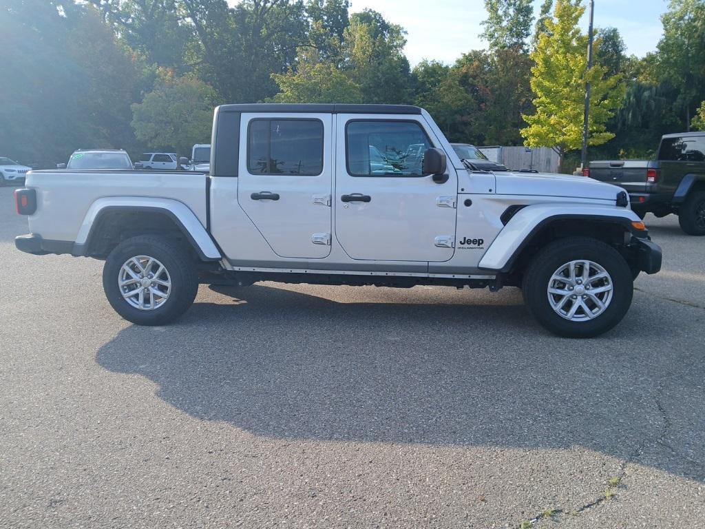 used 2023 Jeep Gladiator car, priced at $28,924
