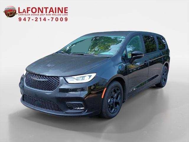 used 2022 Chrysler Pacifica Hybrid car, priced at $30,900