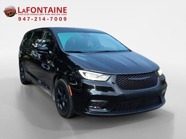 used 2022 Chrysler Pacifica Hybrid car, priced at $30,900